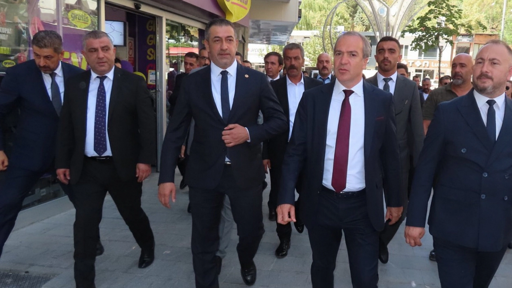 Doğu'ya bir IŞIK doğdu!