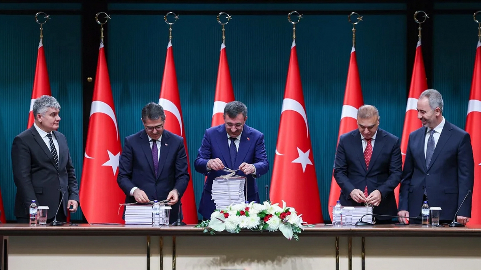 2026 yılı merkezi yönetim bütçesi TBMM'ye sunuldu