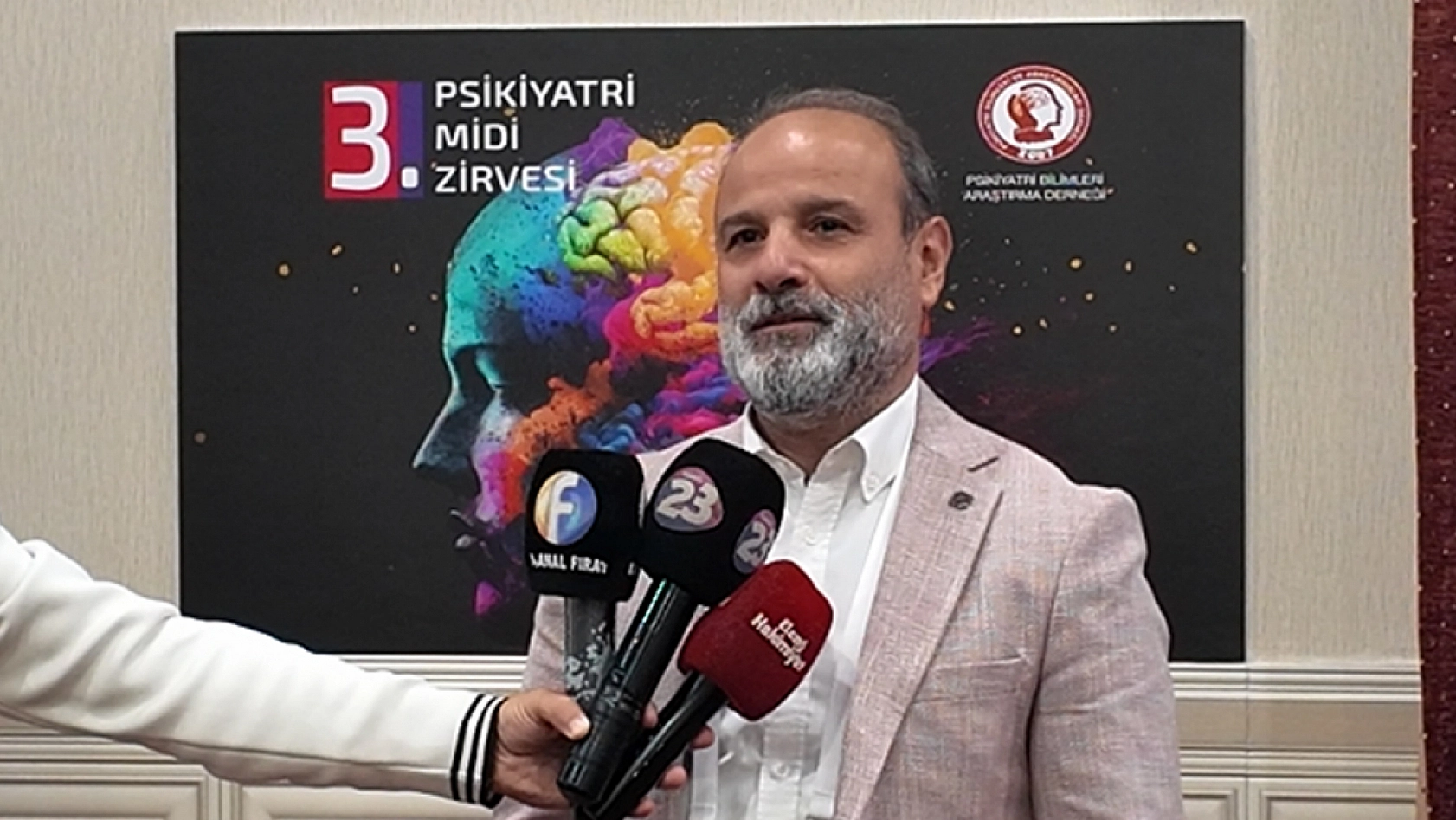 Elazığ'da 300'den fazla uzmanın katılımıyla psikiyatri zirvesi gerçekleştirildi