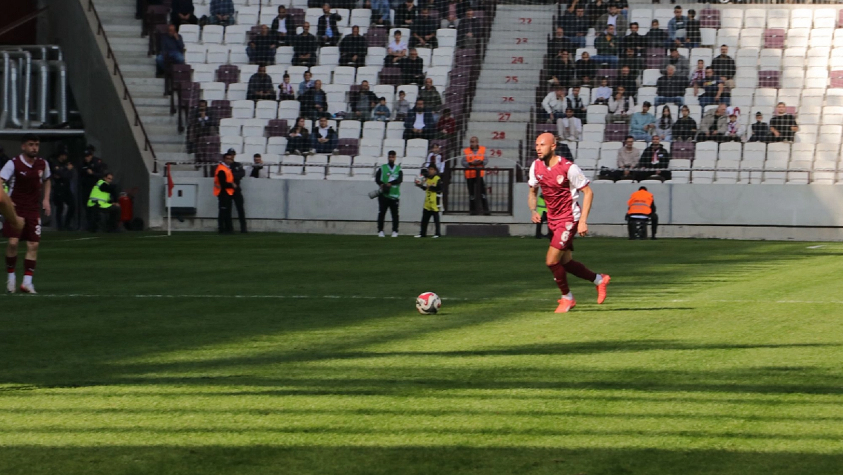 Bordo-Beyazlı camia ayağa kalkıyor