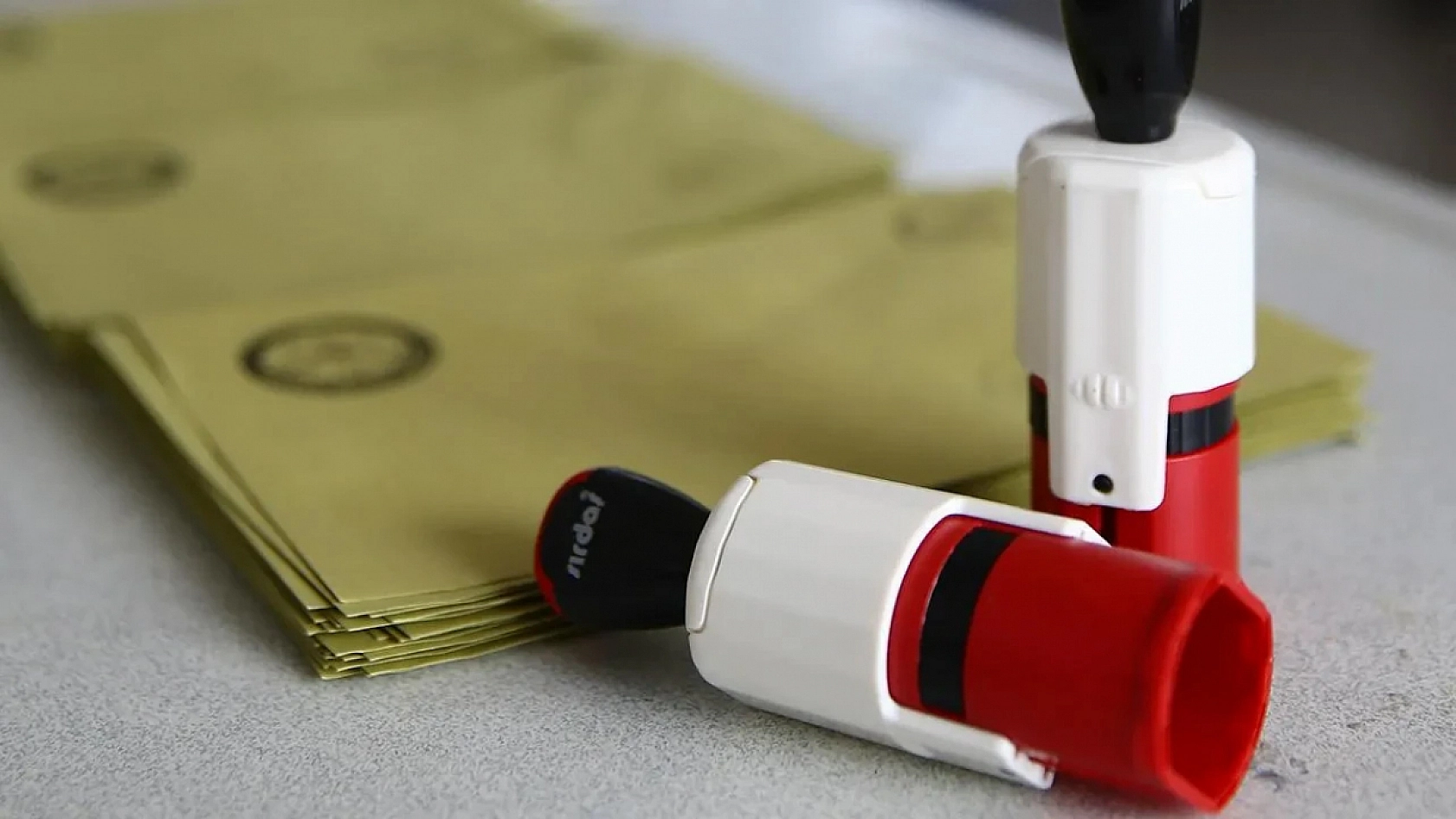 Kasım 2025 anketinde şaşırtan sonuç: Zirvede hangi parti var?