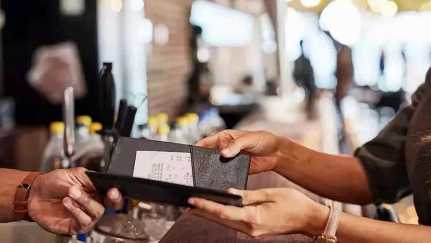 Tüketiciye müjde: Zorunlu ek ücretler tarihe karışıyor