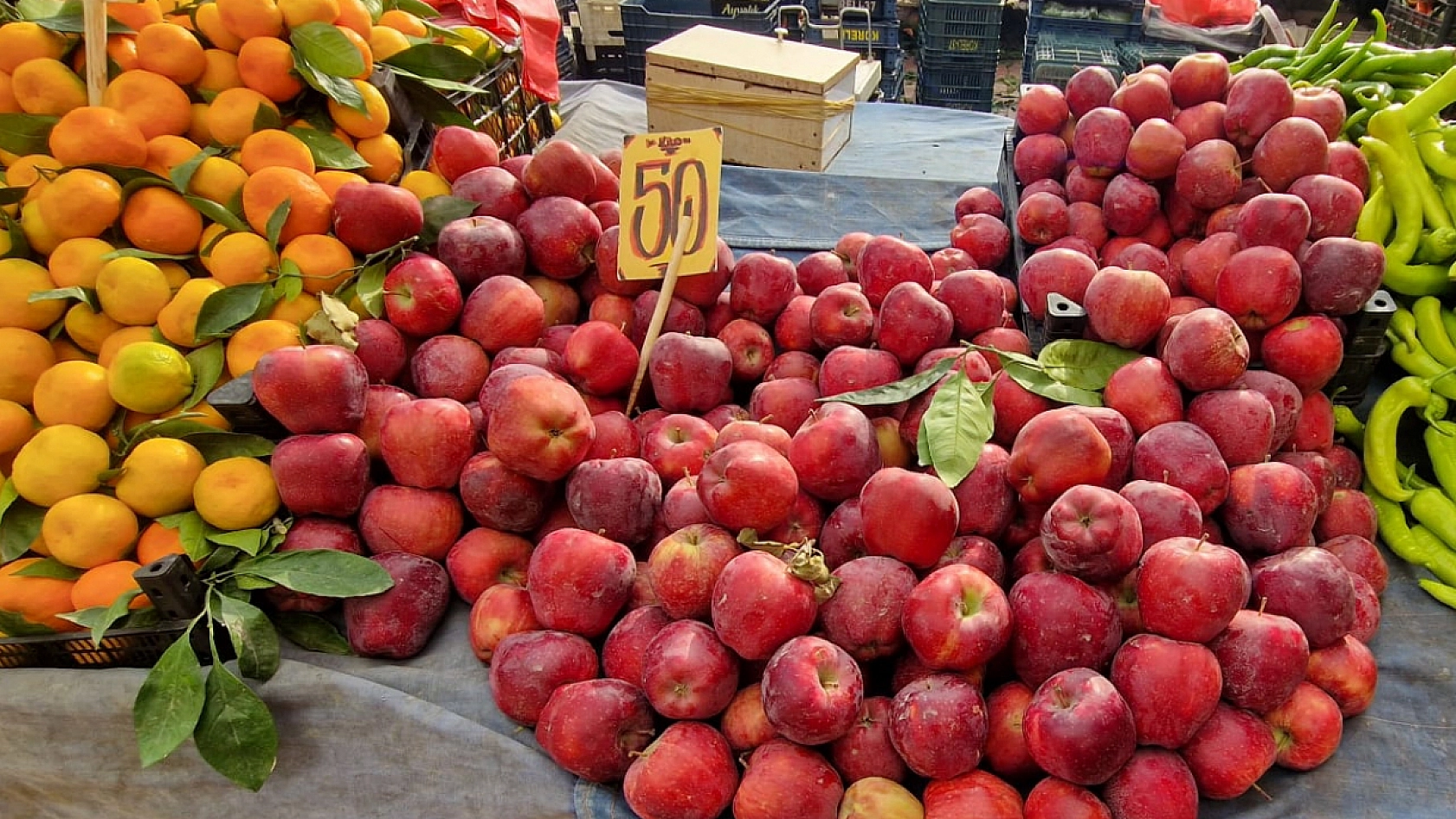 Elazığ pazarlarında tropikal meyve hareketliliği