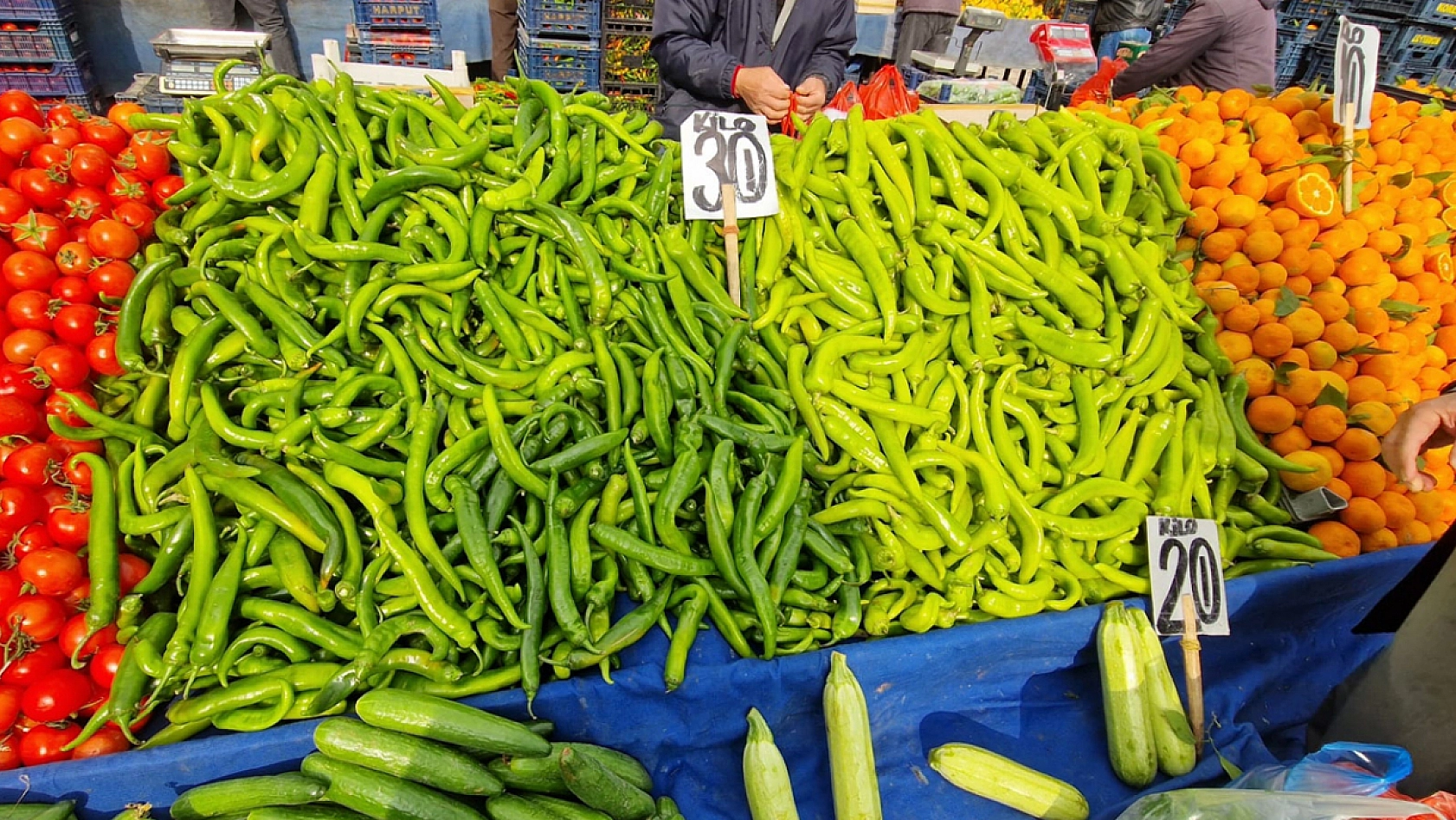Elazığ'da halk pazarlardan vazgeçmiyor