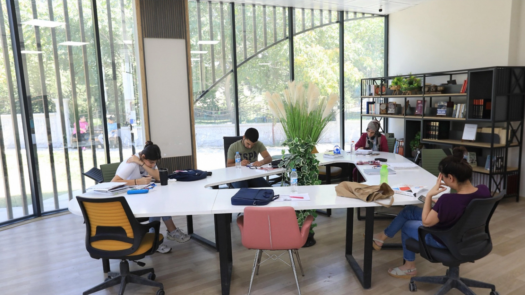 Elazığ Belediyesi bünyesinde hizmet veren kütüphaneler yoğun ilgi görüyor