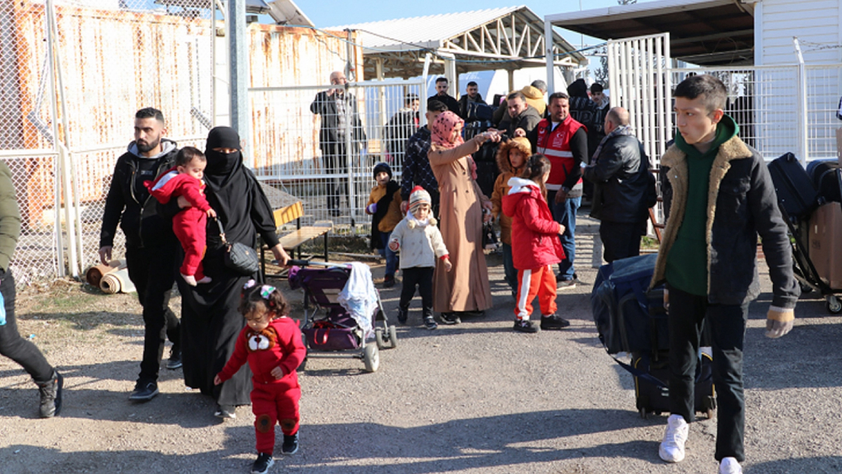 Erdoğan duyurdu: Suriyeliler için geçici koruma statüsü kademeli olarak kaldırılacak