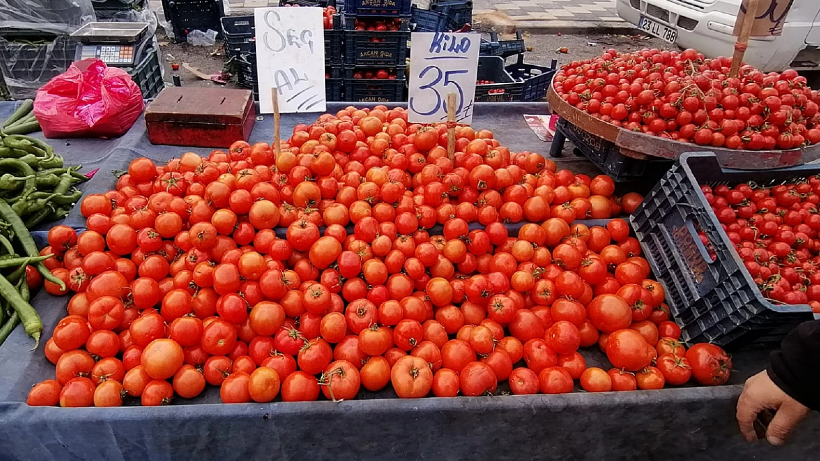 Elazığ'da esnaf cimrilikten şikayetçi, vatandaş ekonomiden