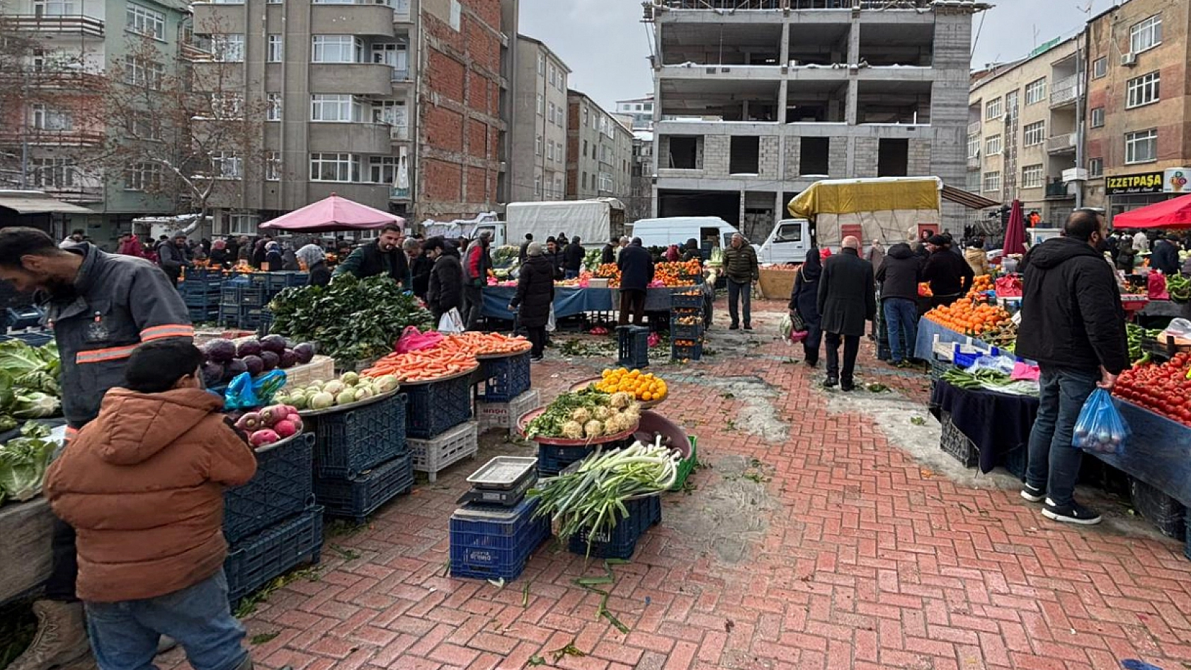 Salı Pazarı El Yakıyor: Alışveriş lüks oldu