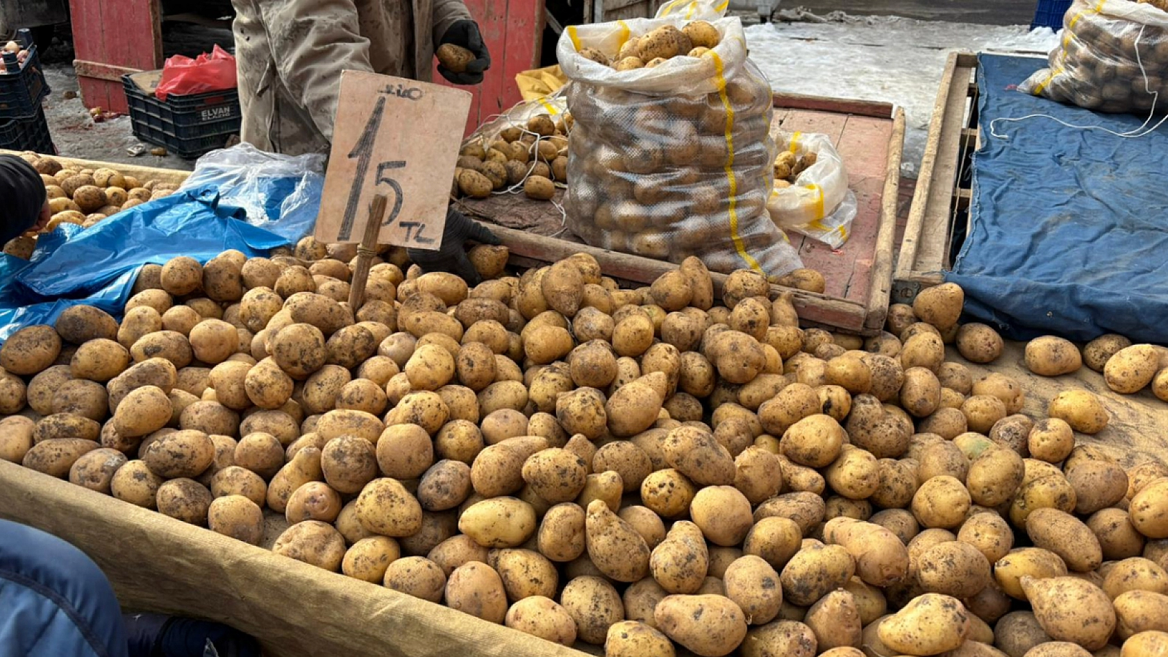 Enflasyon pazarları da vurdu