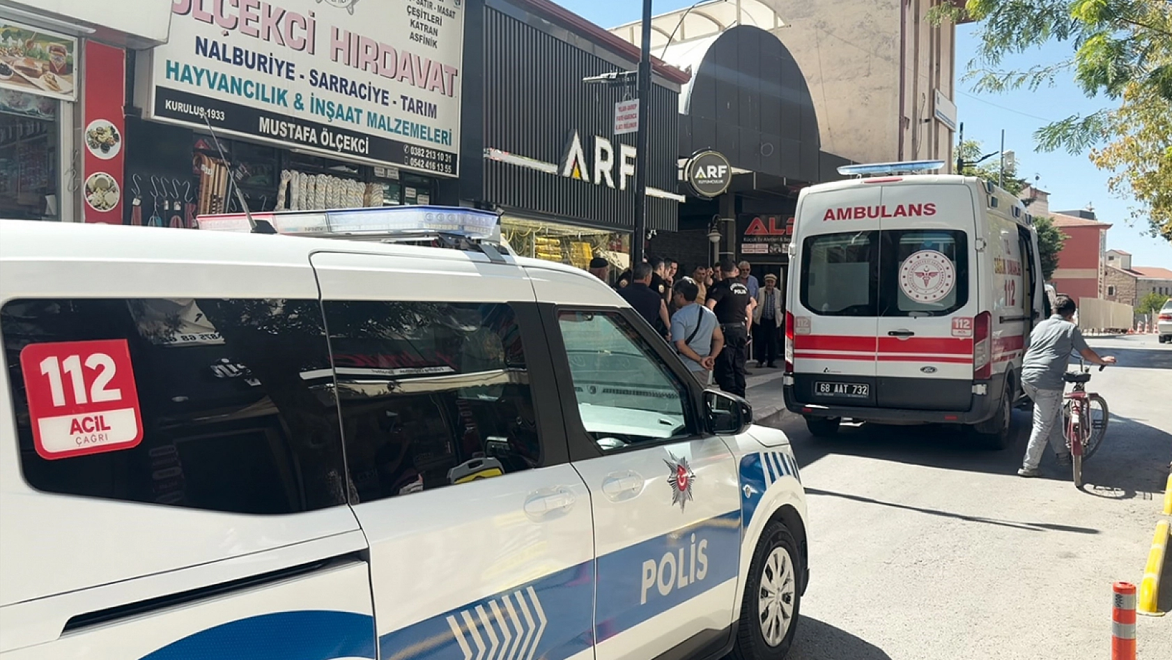 Bunalıma giren adam kendini bıçakladı