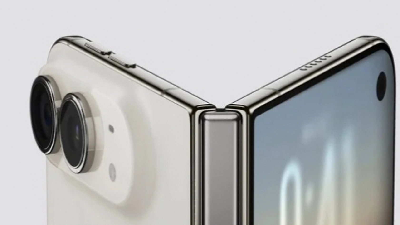 iPhone Duo ön siparişte rekor kırdı: Stoklar 2 dakikada tükendi