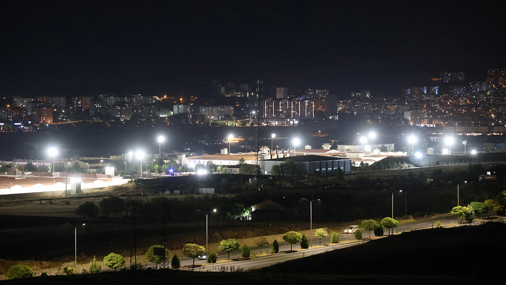 Elazığ cezaevinde yangın paniği: 17 mahkum dumandan etkilendi
