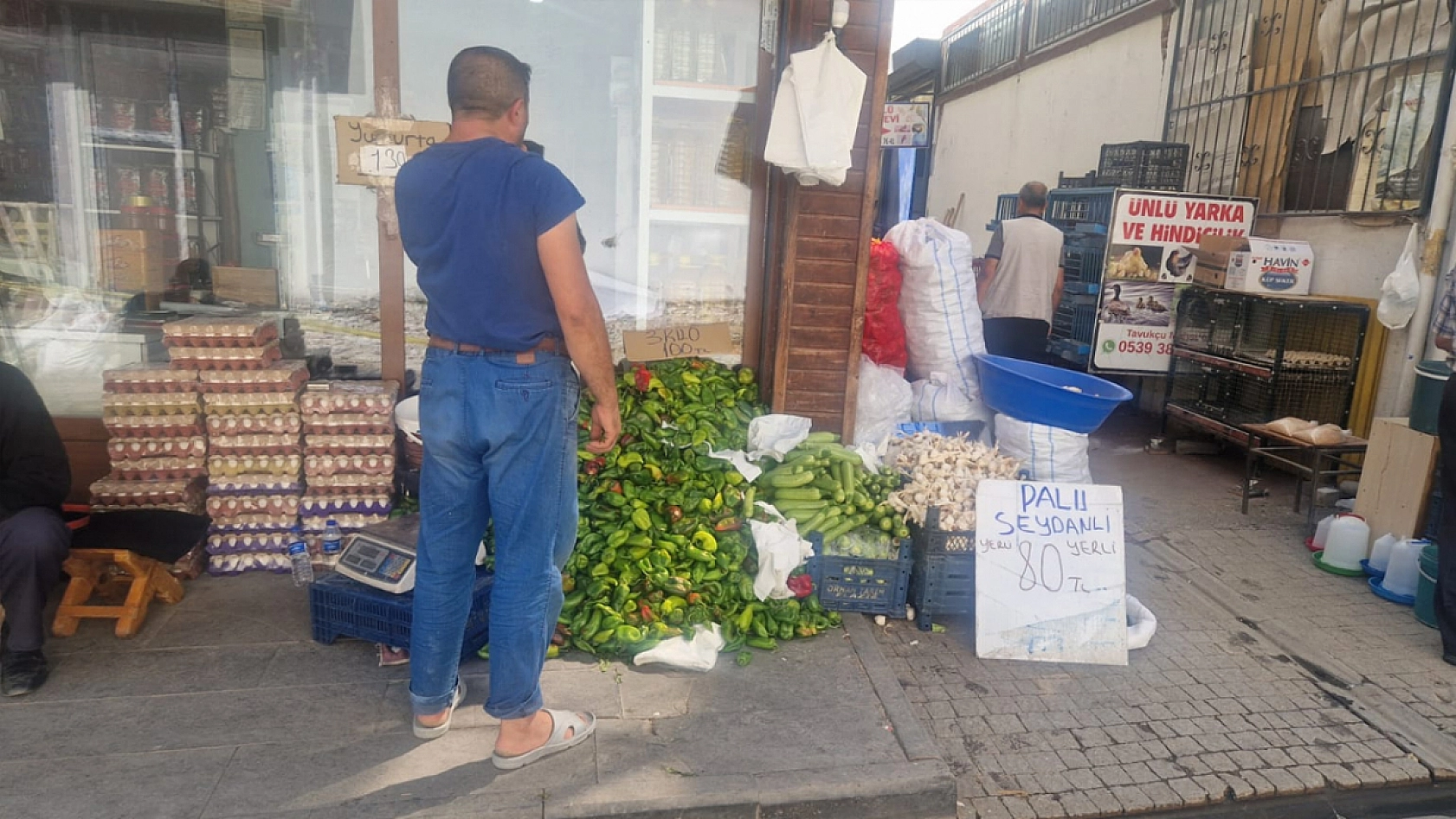 Elazığ'da fiyatları gören poşet poşet aldı