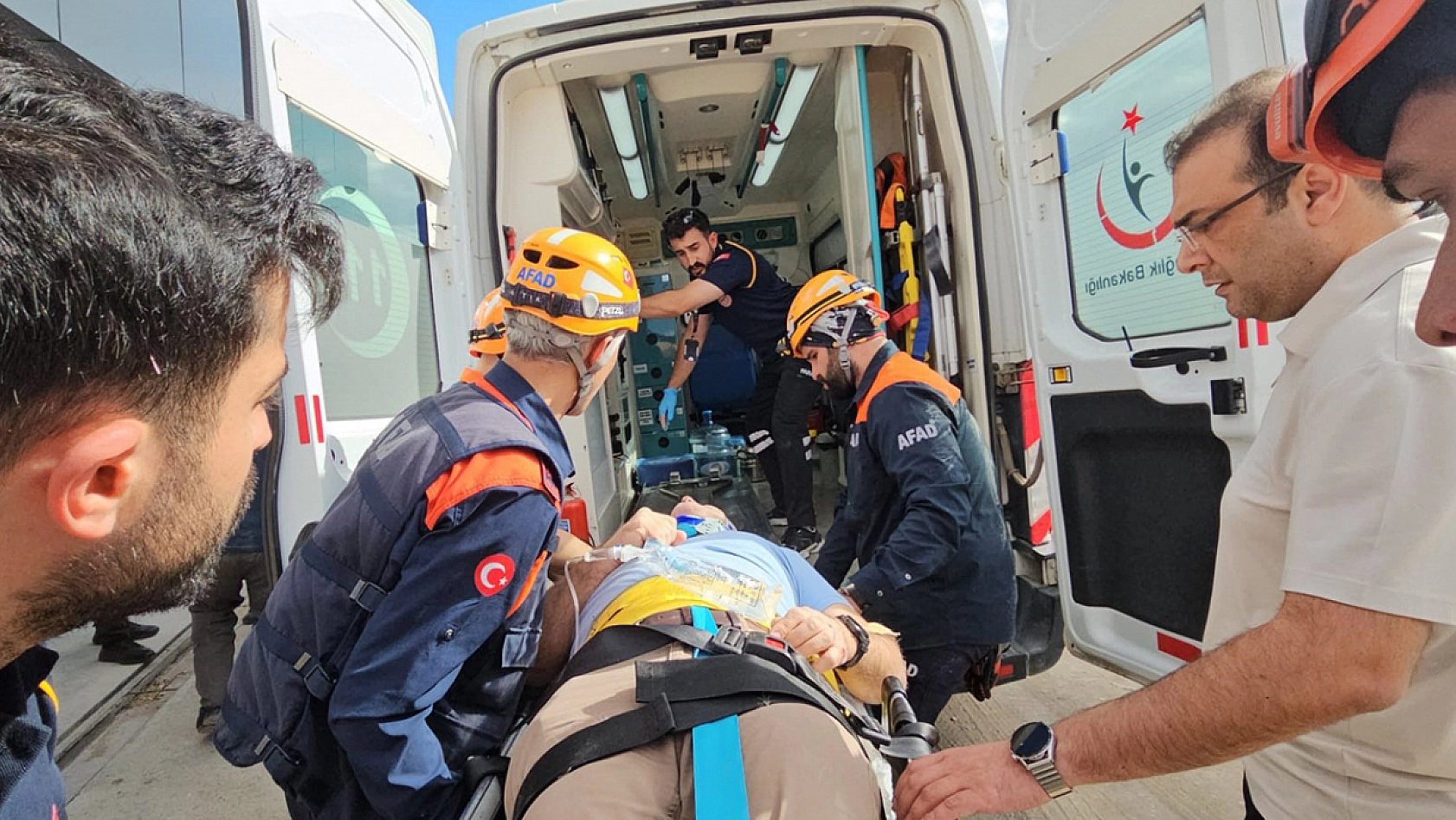 Elazığ'da kuyuya düşen vatandaş AFAD ekiplerince kurtarıldı