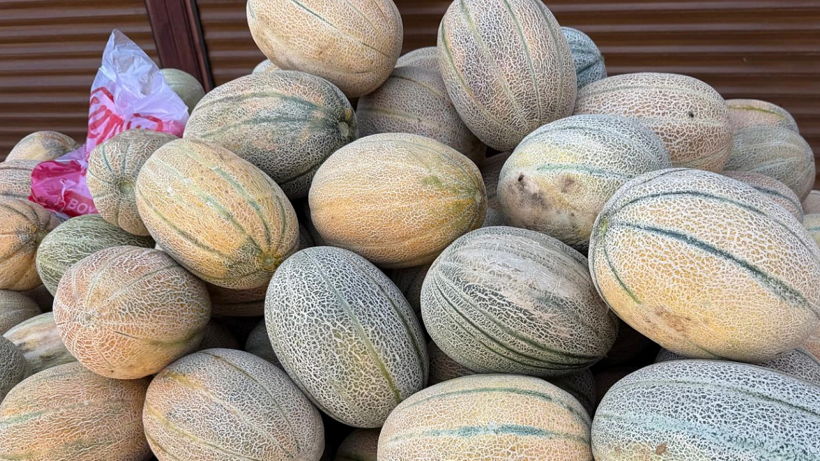 Elazığ'da vatandaşta mutluluk üreticide hüzün var