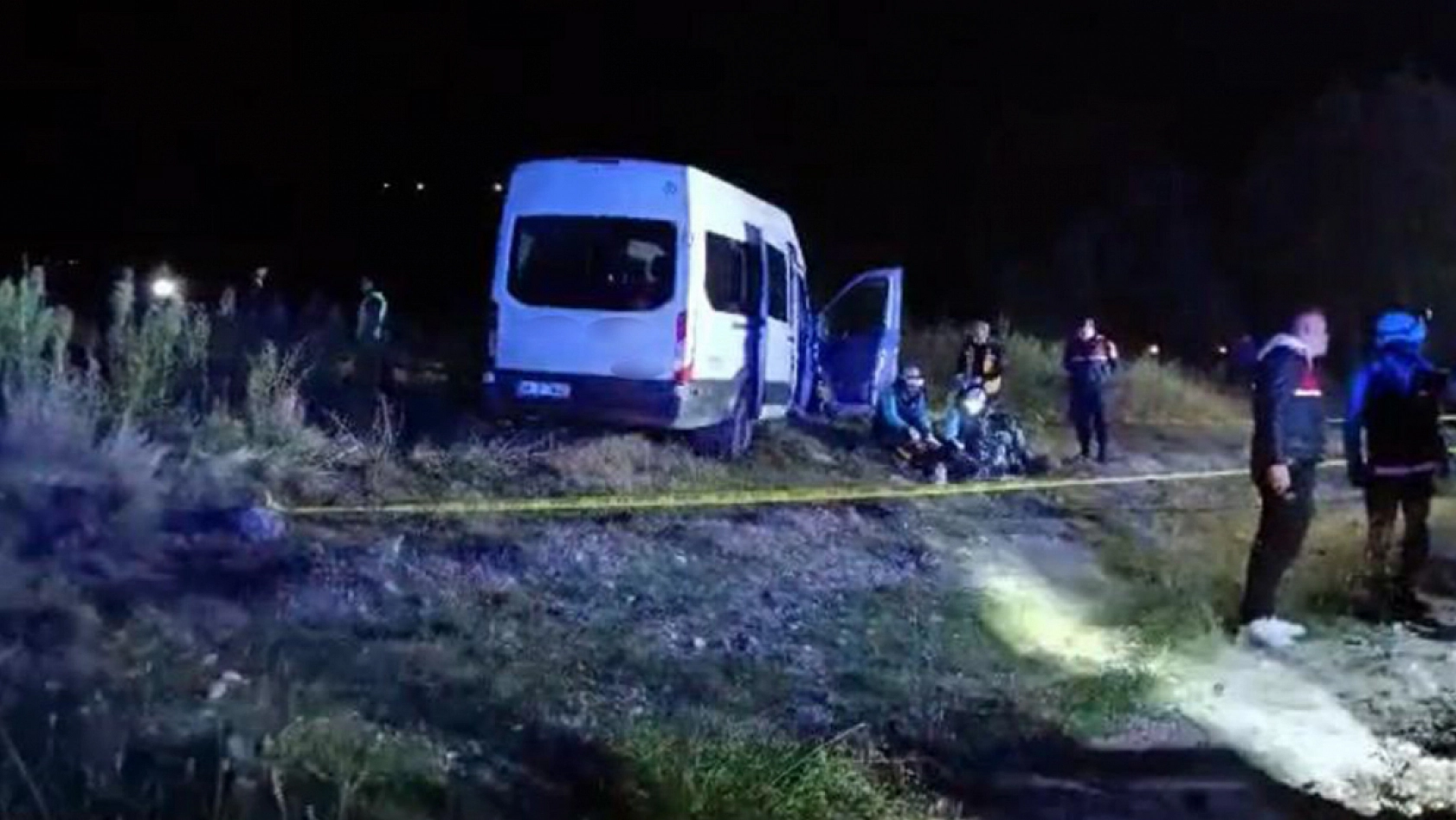 İşçi servisleri ile iş makinesi çarpıştı: 1 ölü, 15 yaralı
