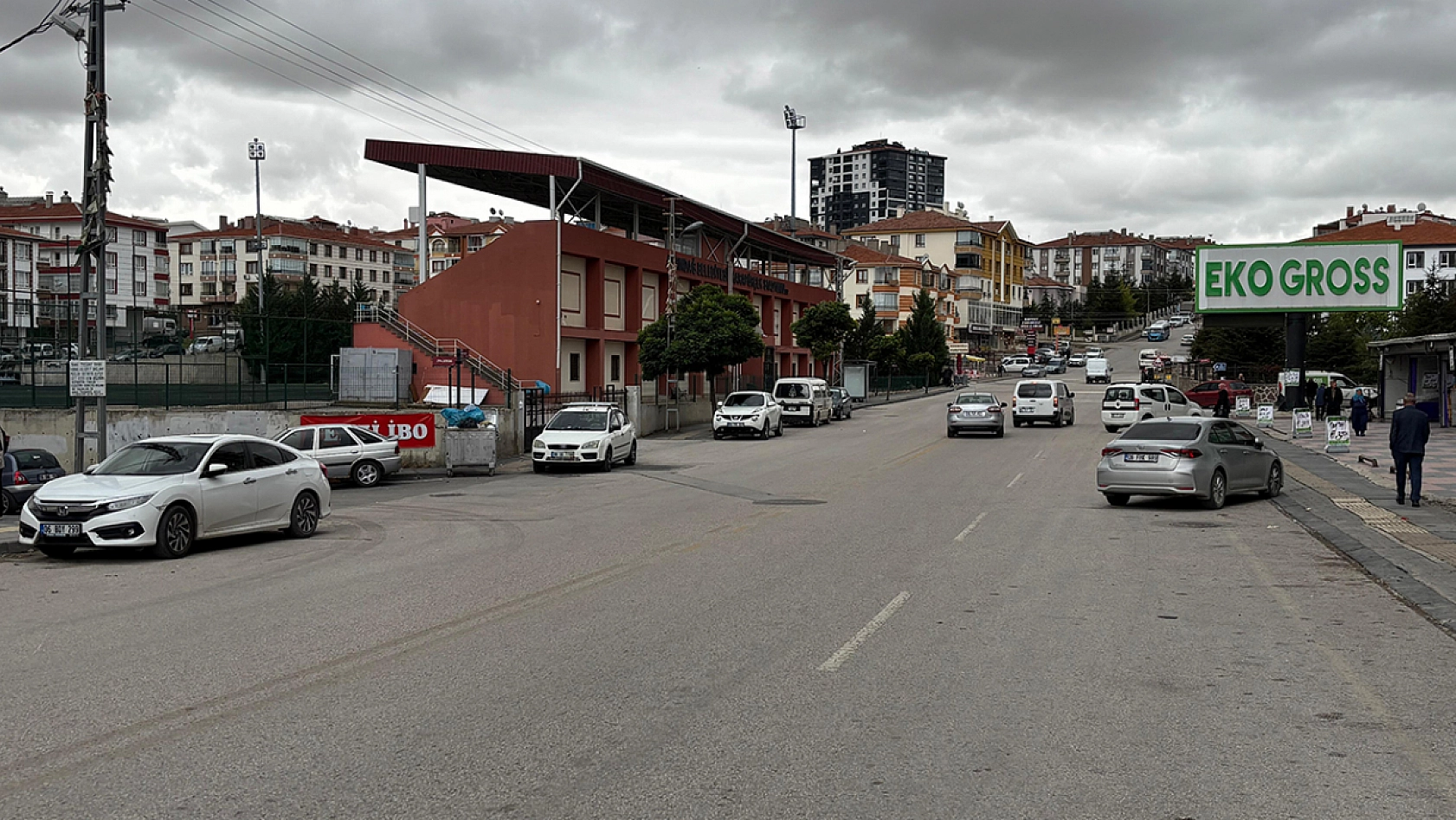 Motosiklet iki otomobille çarpıştı: 1 ölü, 1'i çocuk 2 yaralı