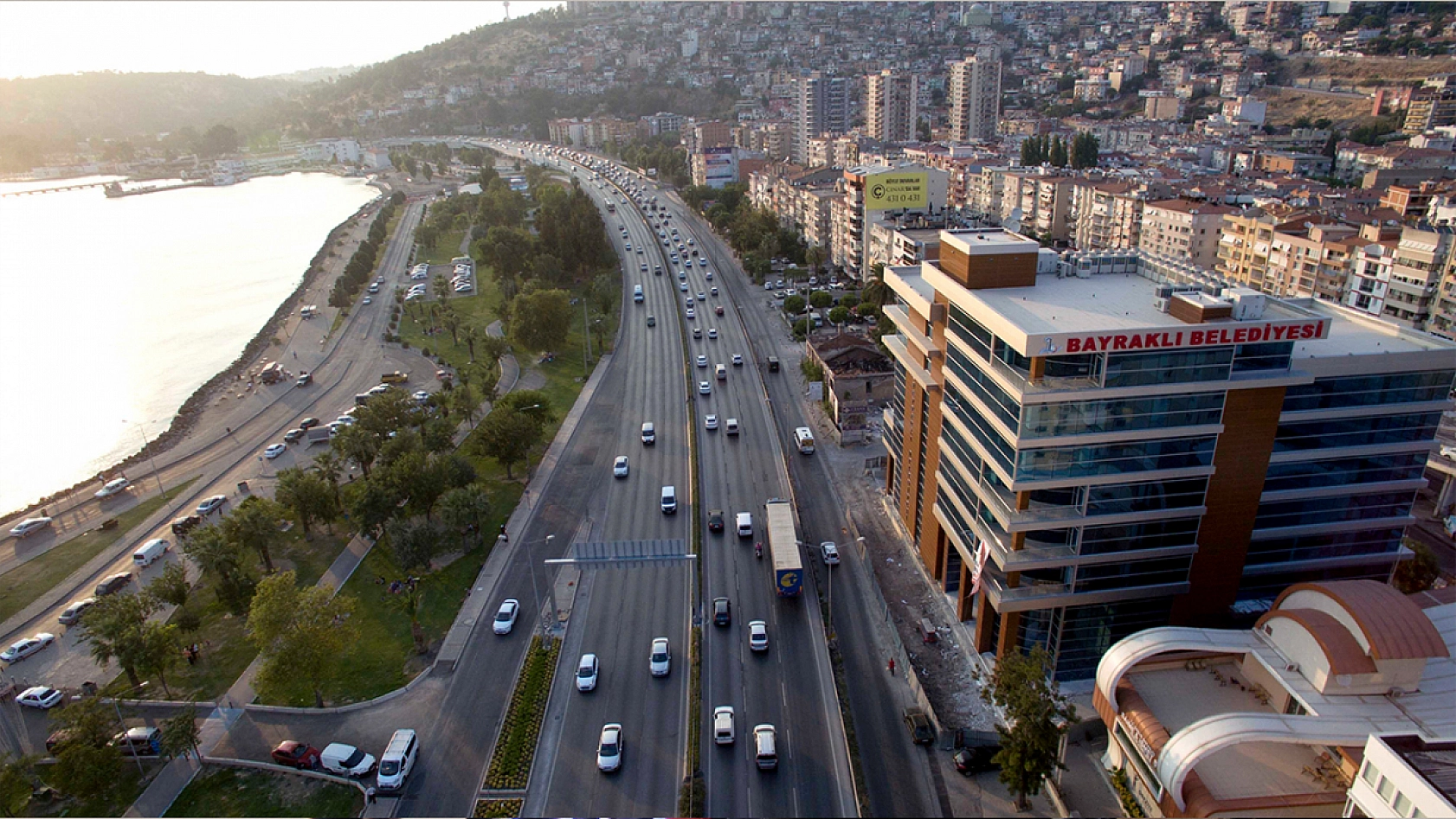 Bayraklı Belediyesi operasyonunda eski Başkan Sandal dahil 43 şüpheli adliyede