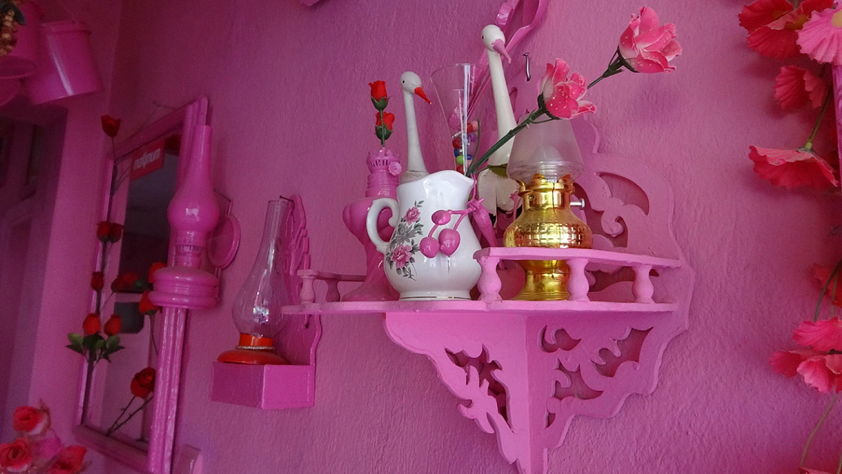 Pembe tutkulu sakine teyze