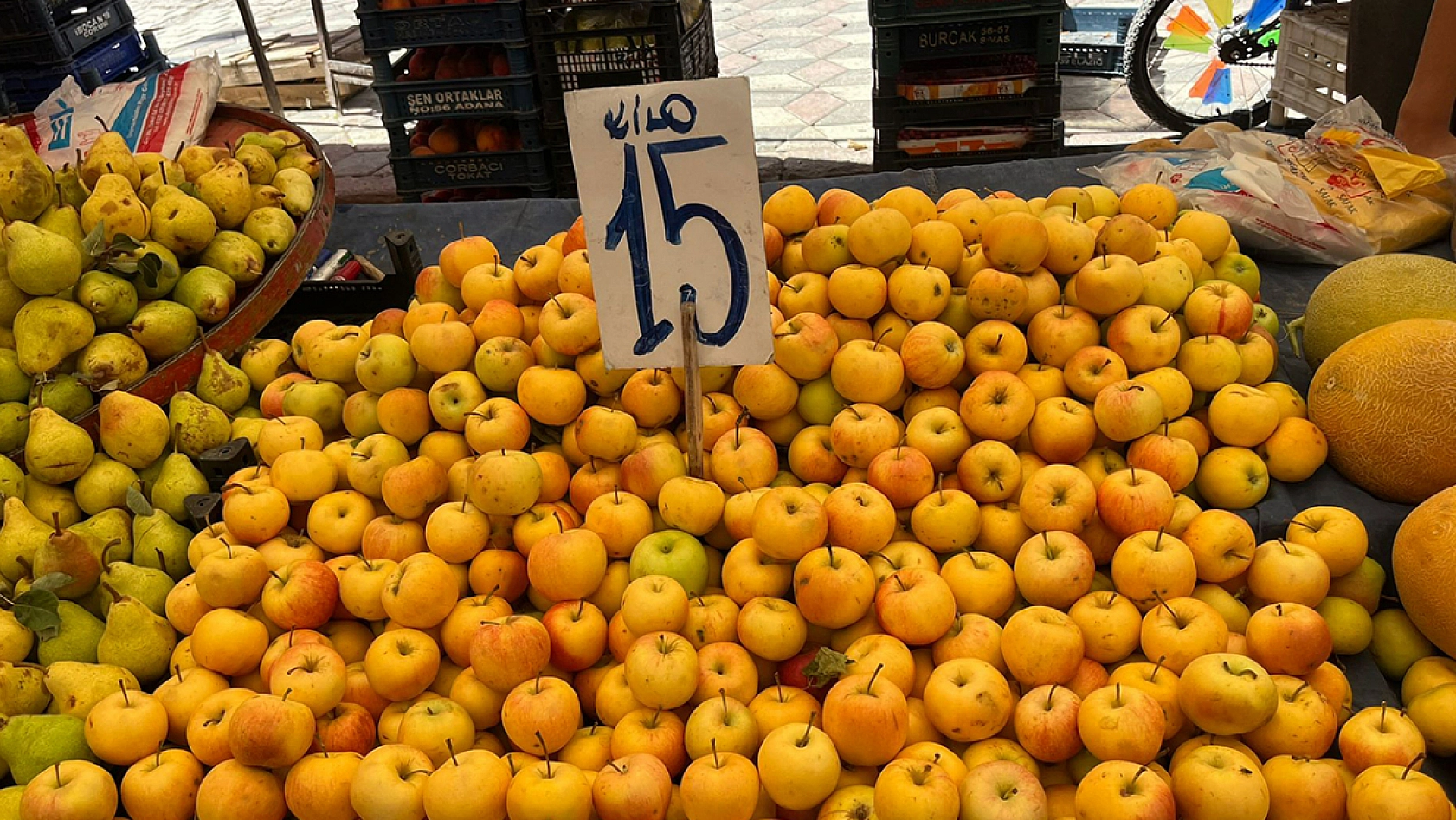 Elazığ'ın pazartesi pazarında güncel sebze-meyve fiyatları
