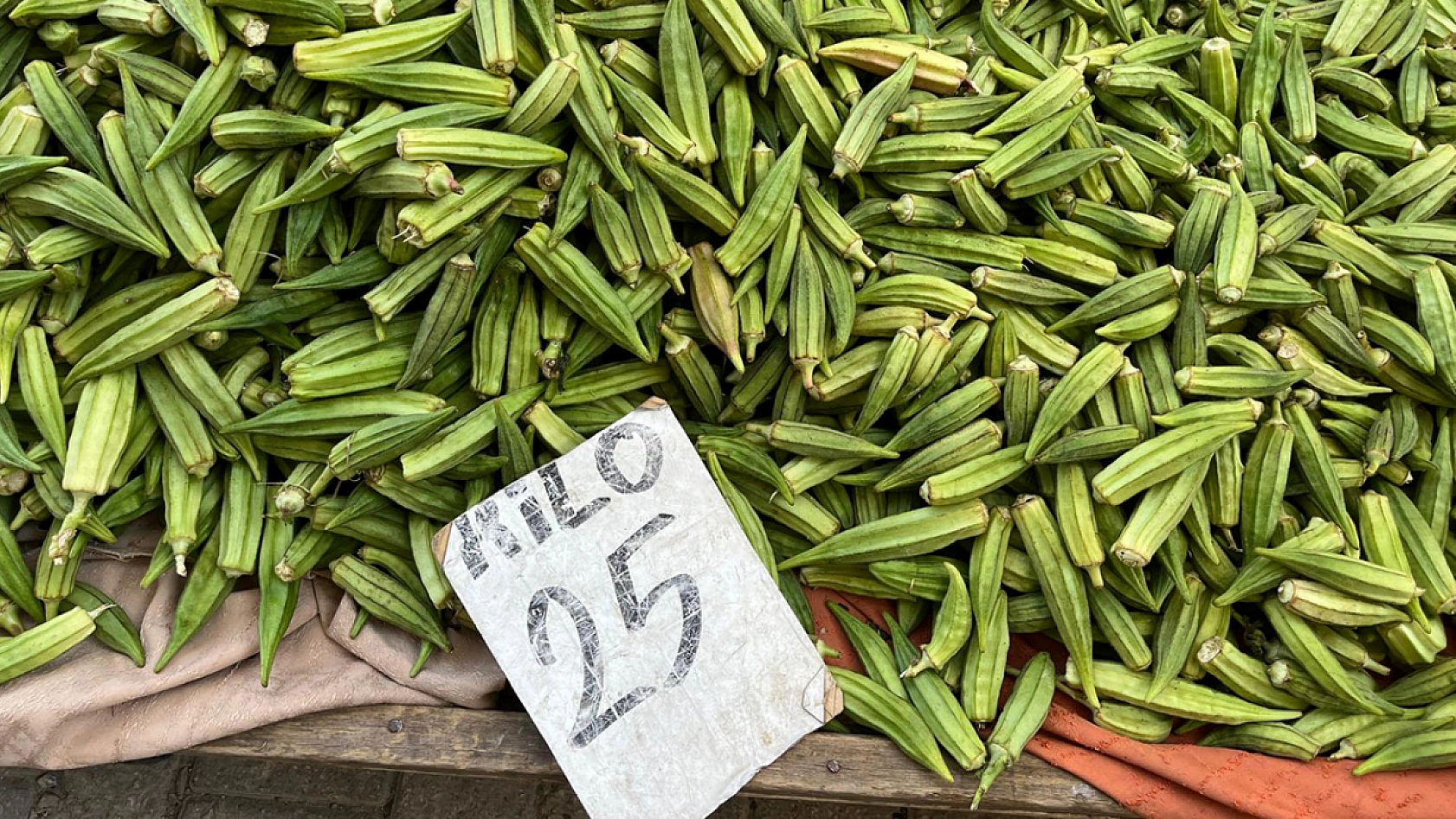 Elazığ'ın salı pazarında güncel sebze-meyve fiyatları