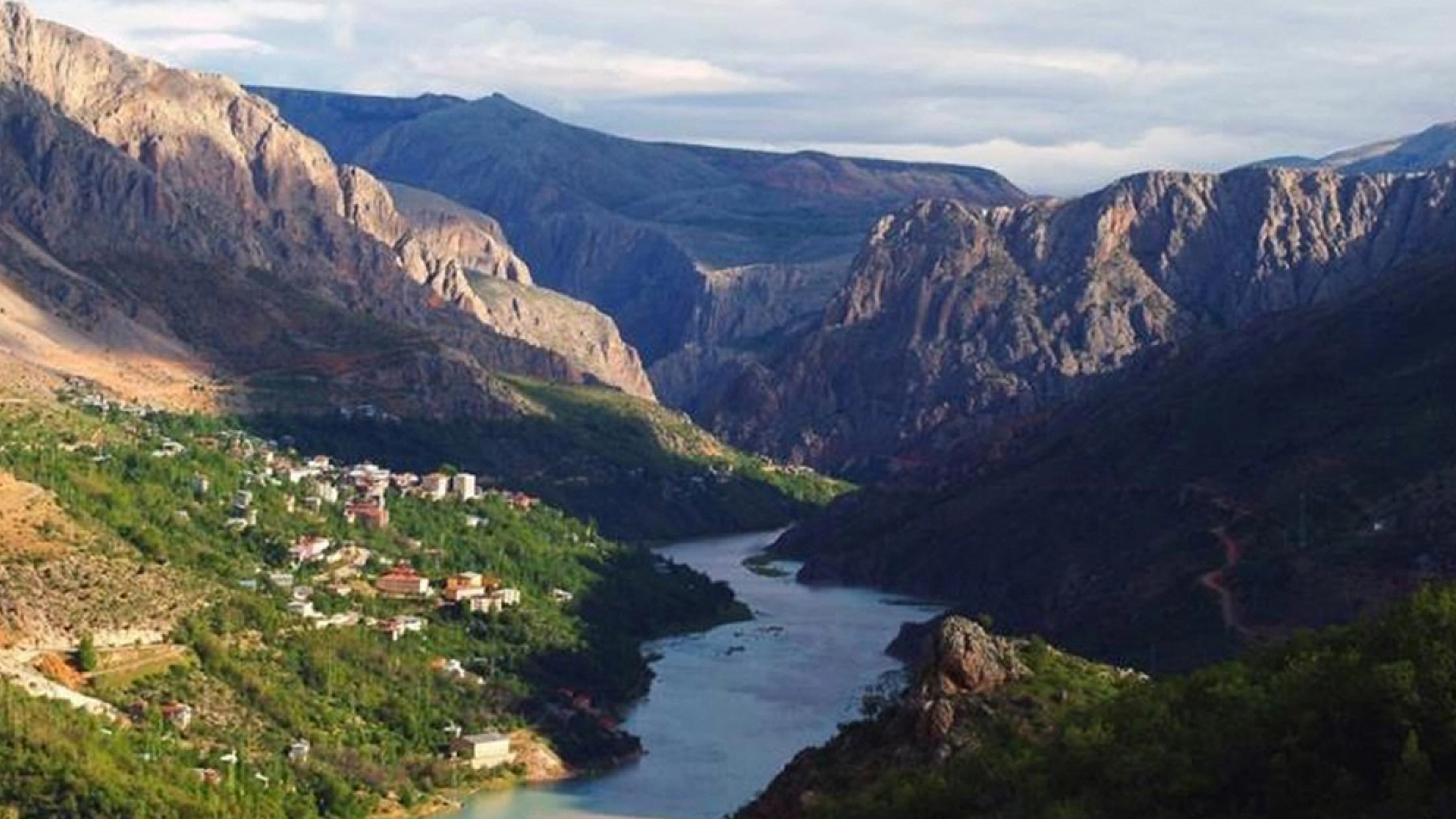 Geçmişte Elazığ'a bağlanmak için imza toplayan ilçe 'bölgenin en güzeli' seçildi