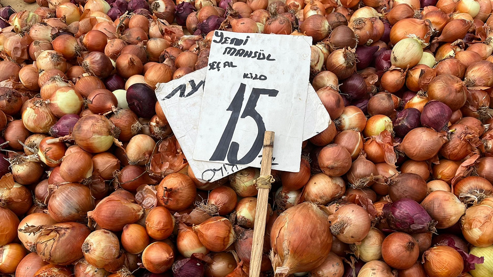 Elazığ pazarlarına vuran soğuk mu, ekonomi mi?