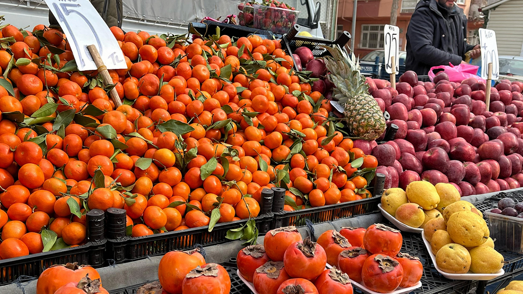 Elazığ'da son haftaların en düşük fiyatları, pazarlara bahar geldi