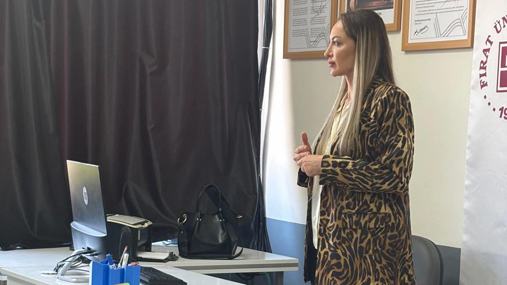 Diş hekimi Pınar Ardıçoğlu üniversite öğrencileriyle buluştu