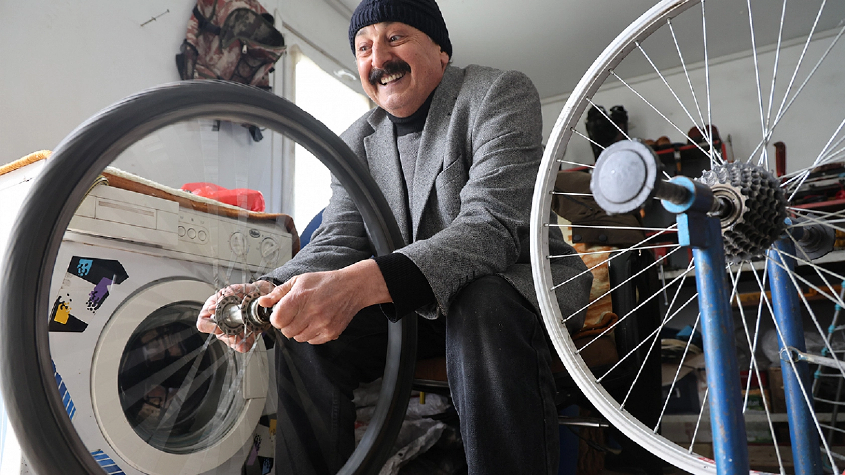 Sokakta gören duruyor! Elazığ'da gizemli tasarım