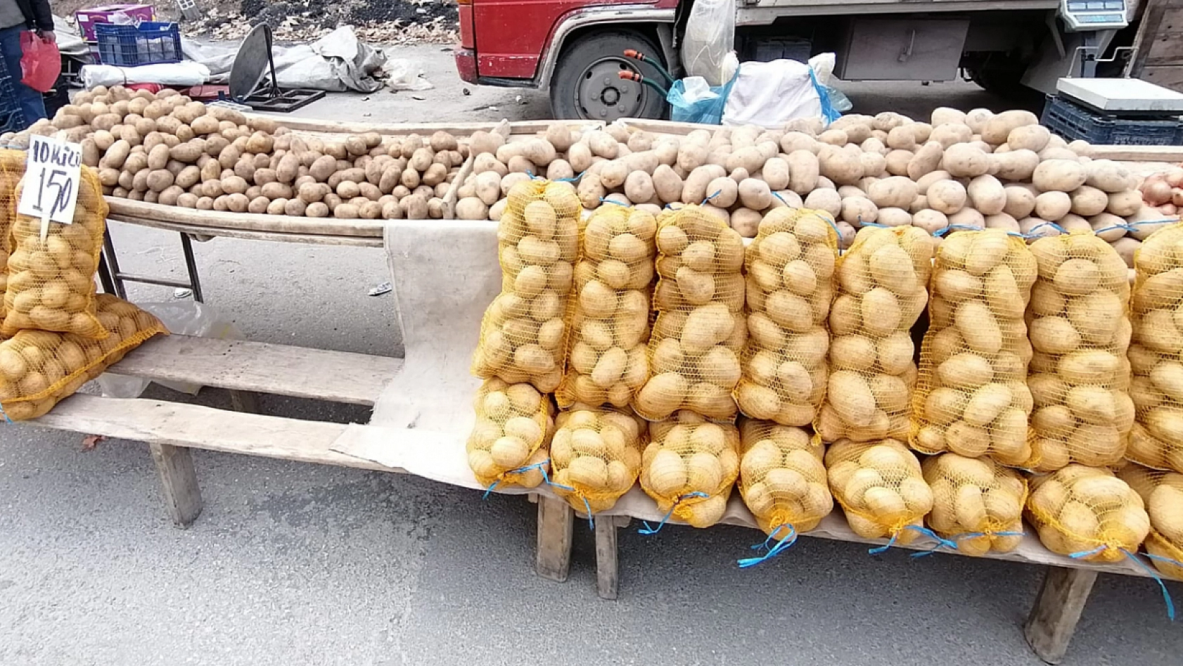 Elazığ'da esnaf cimrilikten şikayetçi, vatandaş ekonomiden