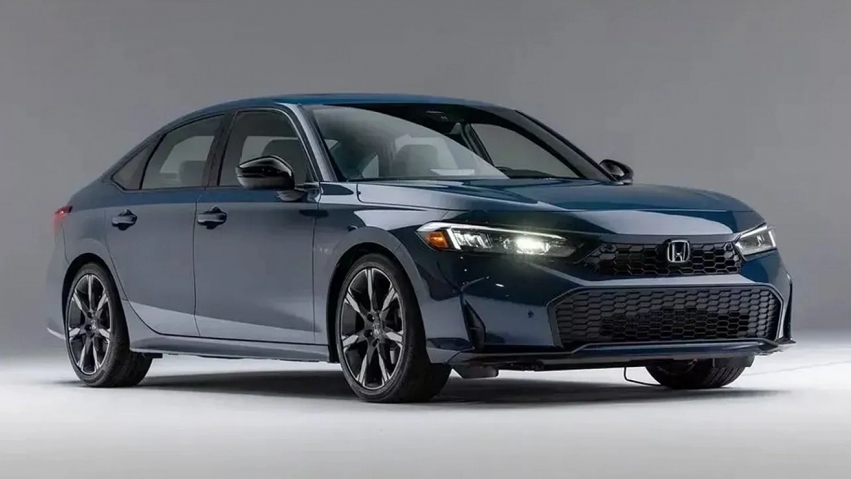 Honda, makyajlı Civic'i Türkiye'de satışa sundu!