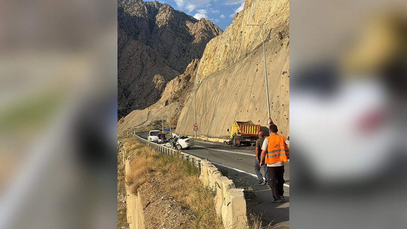 Feci kaza! otomobil kamyonla çarpıştı: 1 ölü