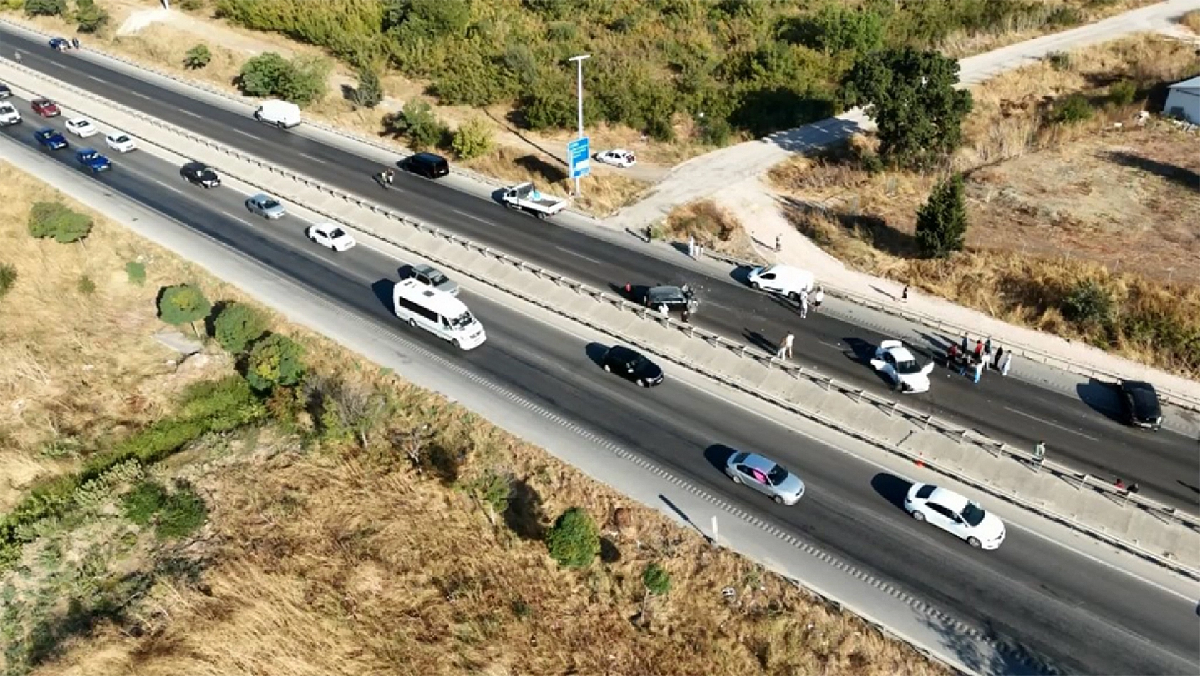 Mazot dökülen yolda felaket: 10 araç kazaya karıştı
