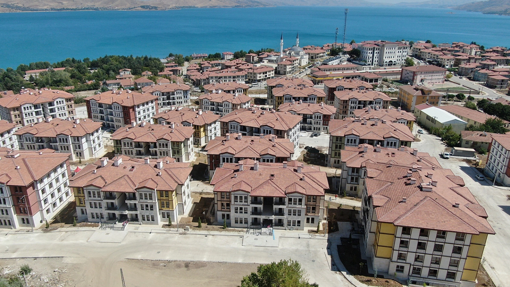 Elazığ'ın o İlçesini TOKİ yeniledi