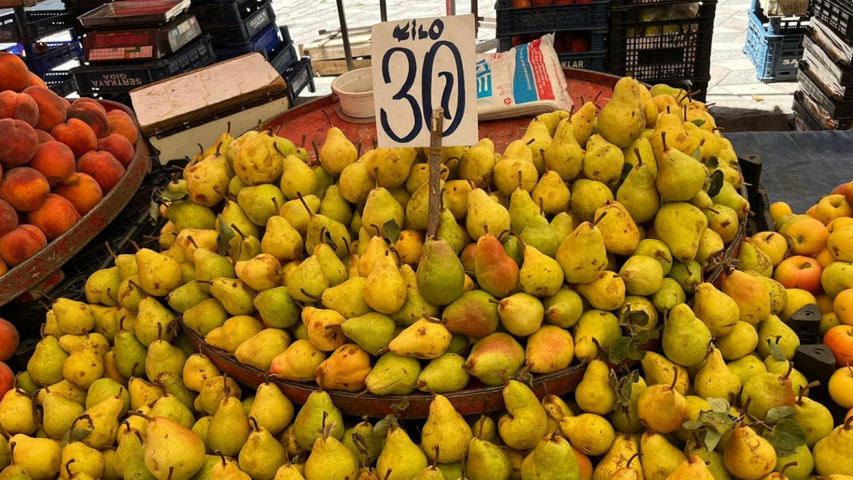 Elazığ'ın pazartesi pazarında güncel sebze-meyve fiyatları