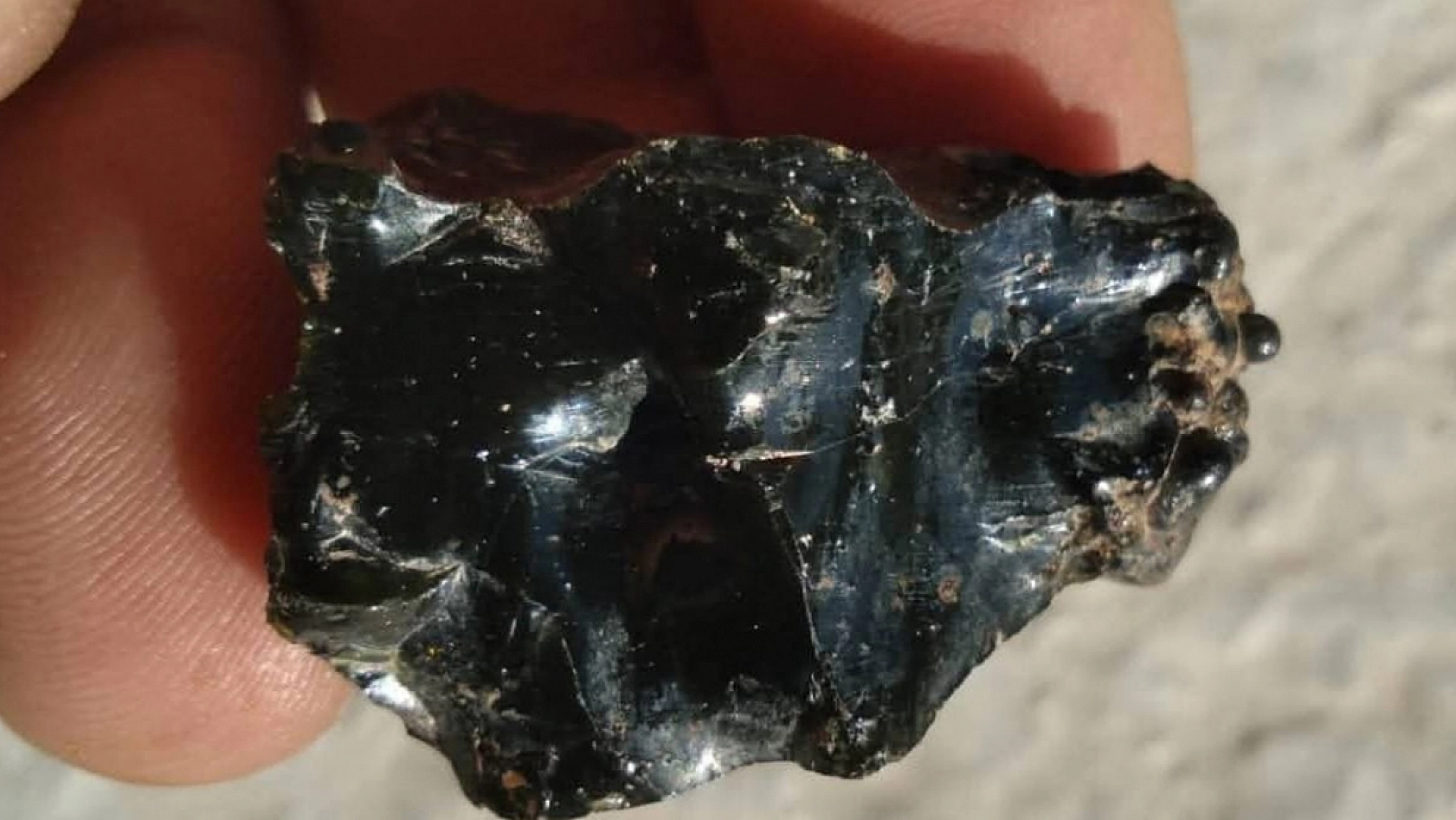 Elazığ'da taşların efendisi: Uzaydan gelen bile var, değerini duyan şaşıp kalıyor