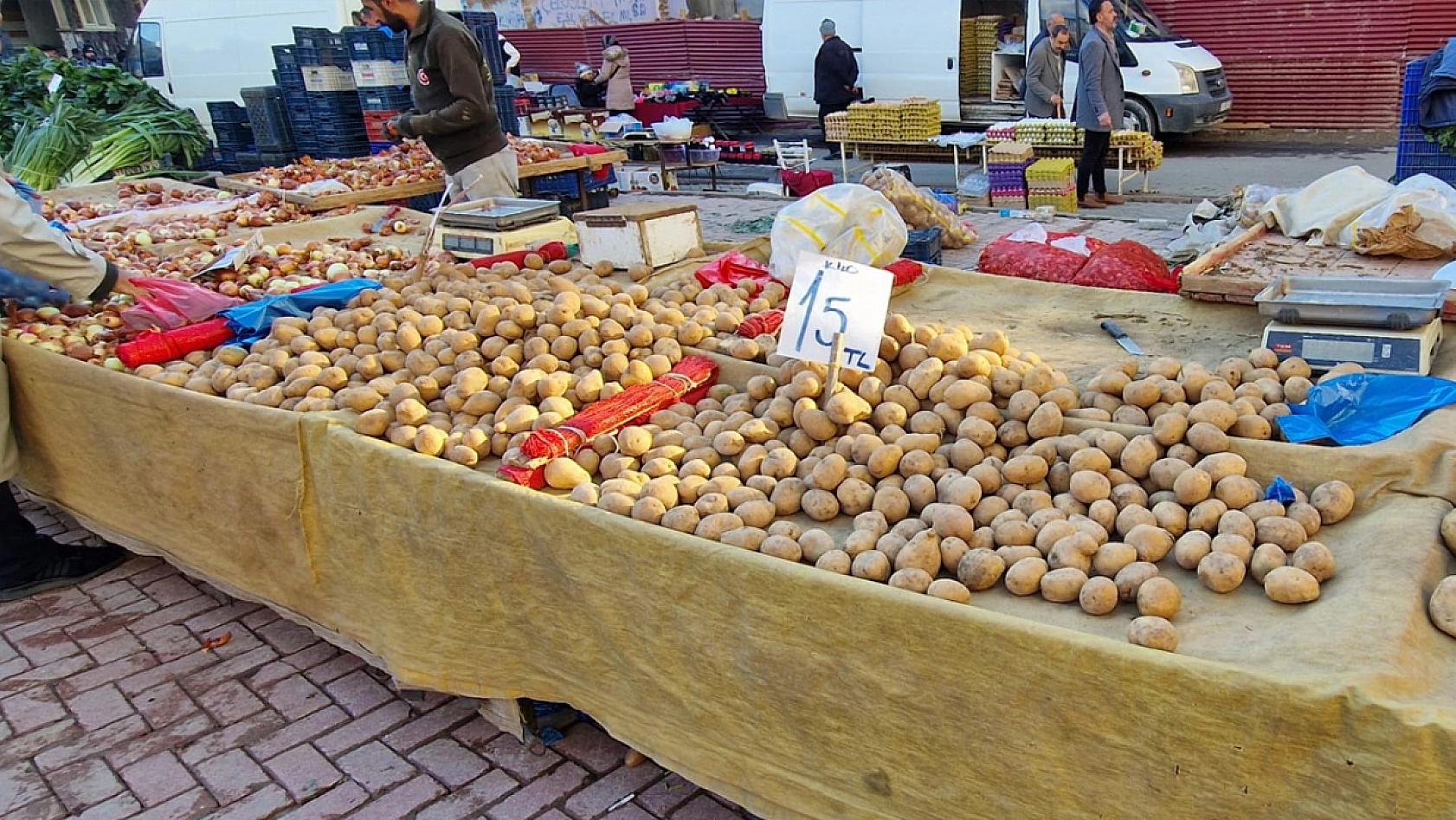 Elazığ'da halkın değişmeyen adresi: Semt pazarları
