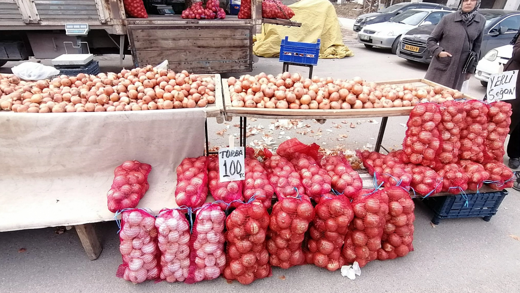 Elazığ'da esnaf cimrilikten şikayetçi, vatandaş ekonomiden