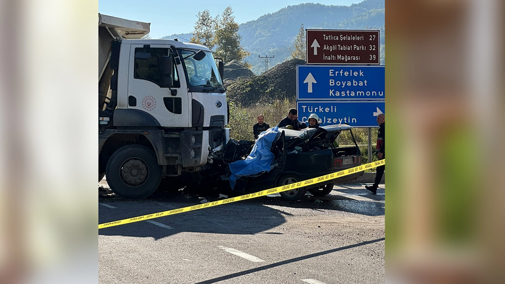 Kamyonla otomobil çarpıştı: 1 ölü