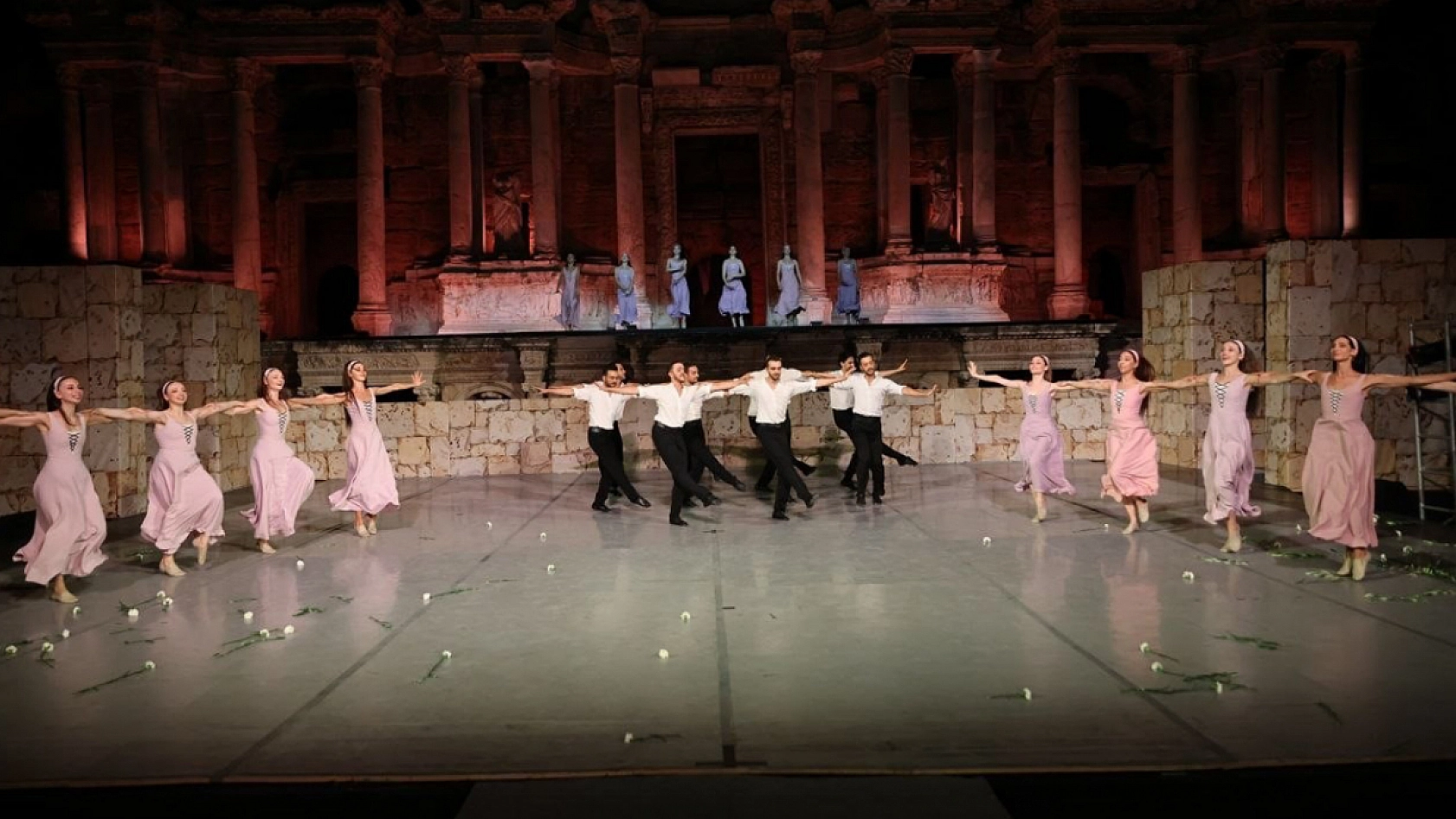 'Zorba' Balesi Hierapolis'te Sahnelendi: 12 Bin Kişi Antik Kentte Sanat Ziyafeti Yaşadı