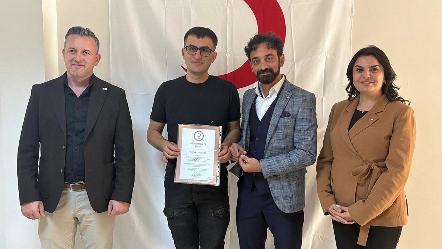 Kan bağışçılarına madalya