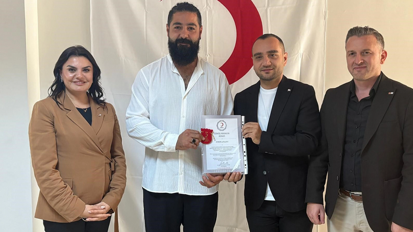 Kan bağışçılarına madalya