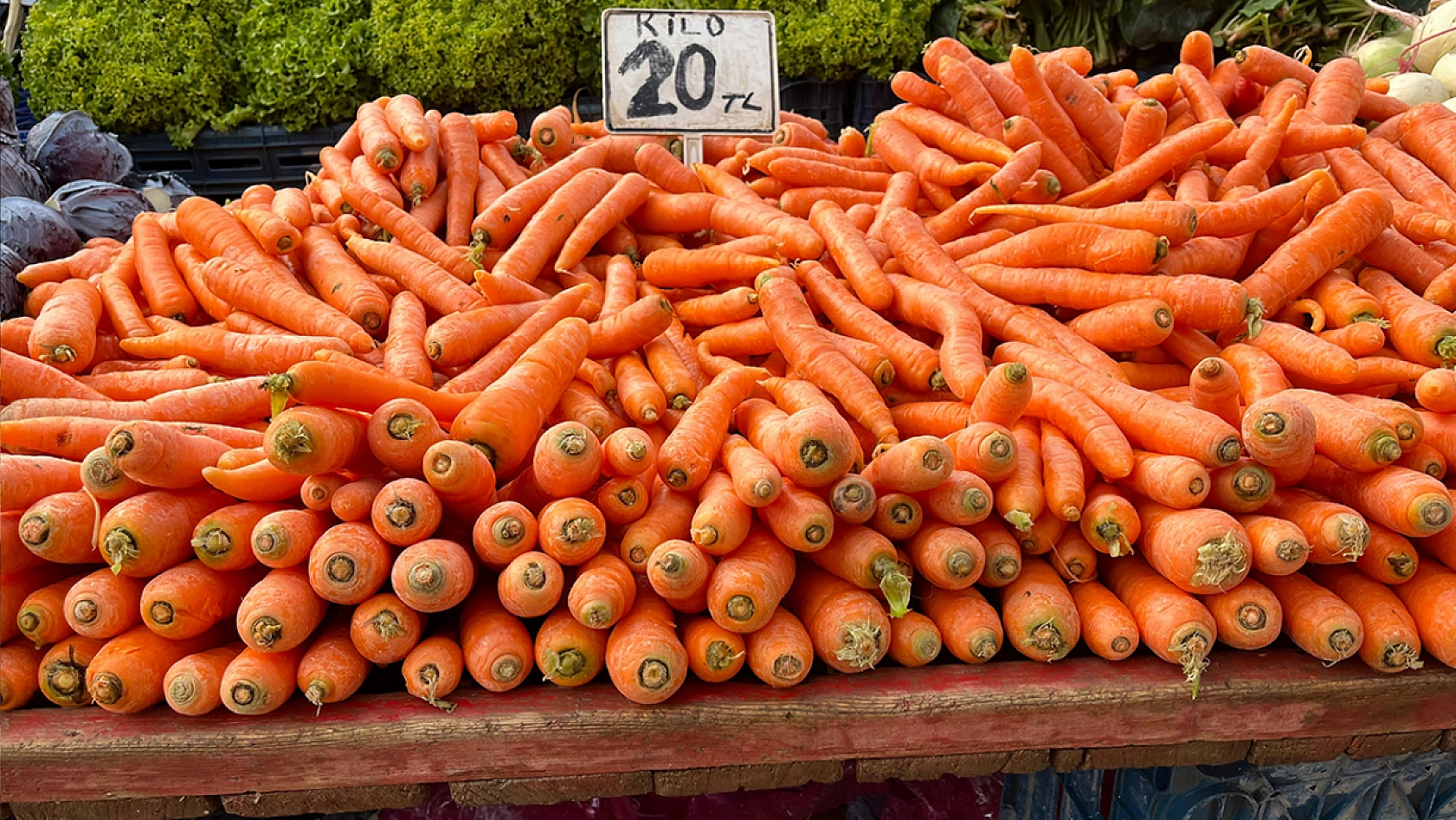 Elazığ semt pazarında güncel meyve ve sebze fiyatları