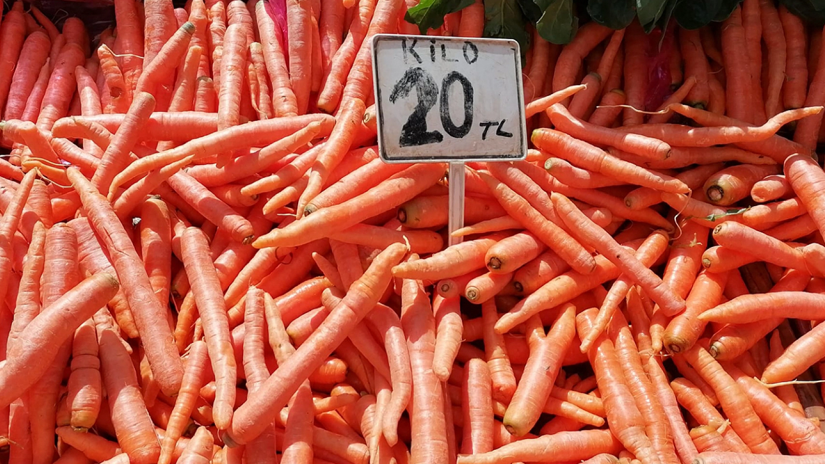 Elazığ'da havalar ısındı, pazar fiyatları soğudu