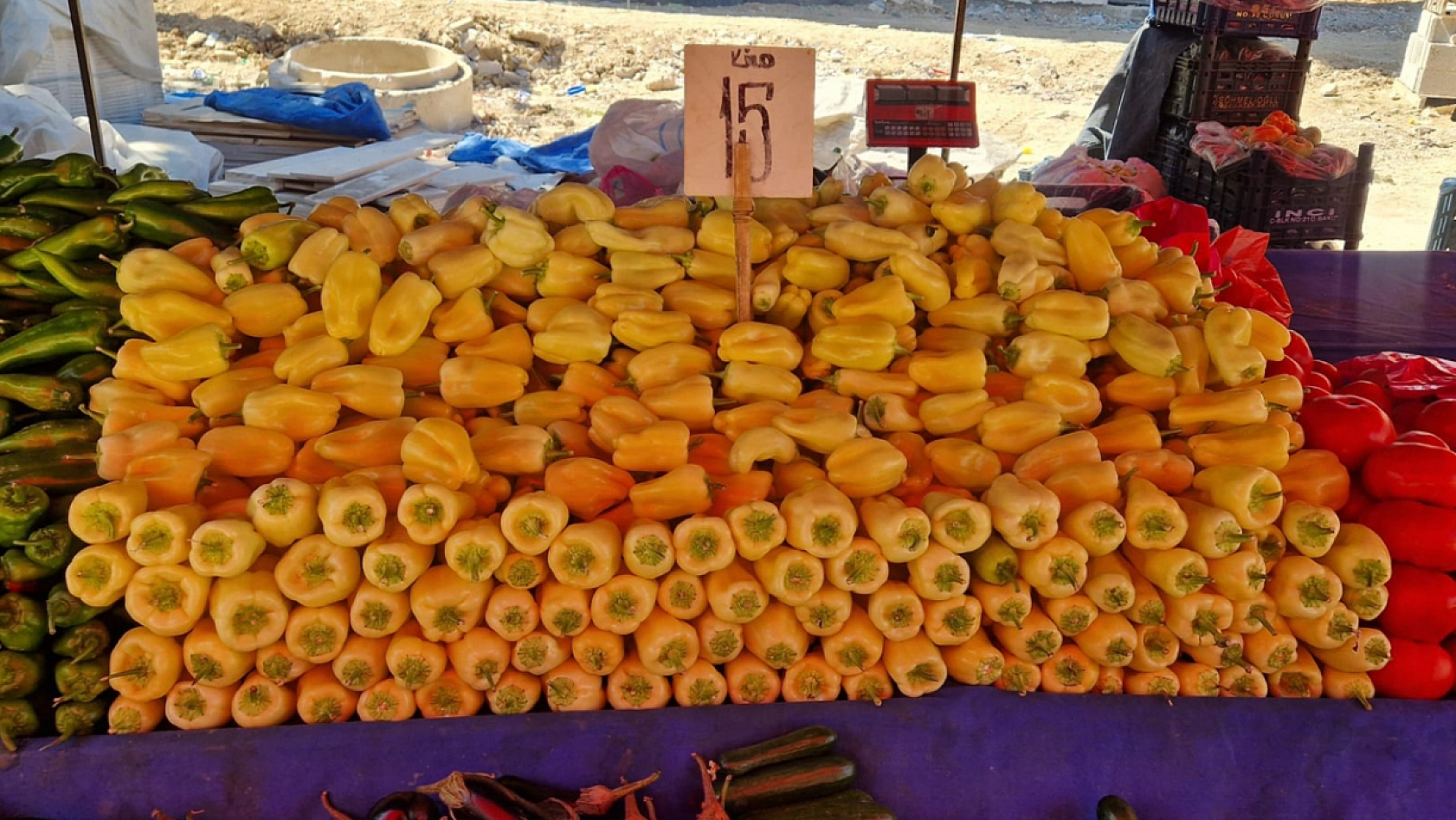 Elazığ'da pazar fiyatları: Pazarcılar memnun, vatandaşlar ikiye bölündü
