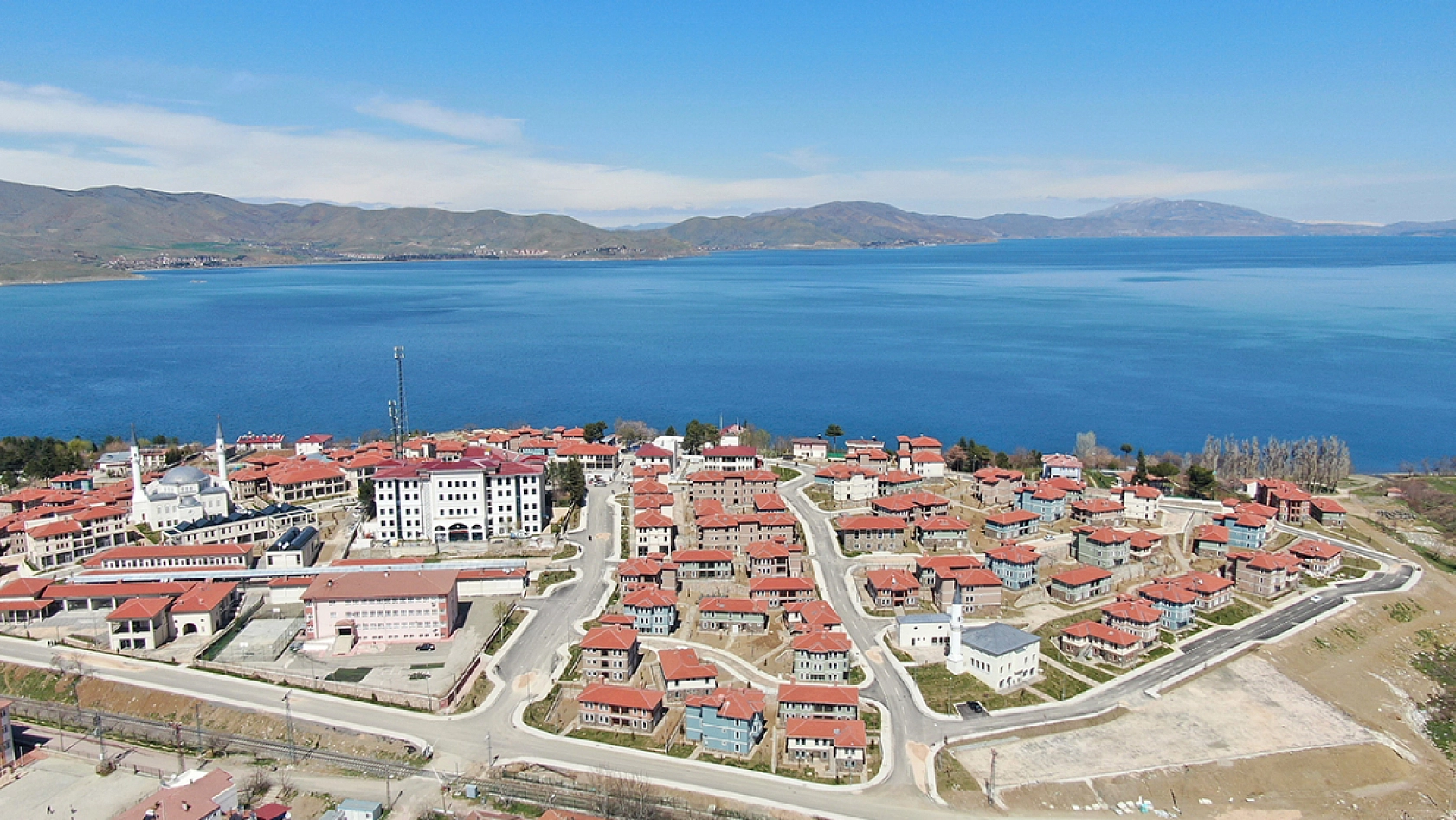 Elazığ'ın o İlçesini TOKİ yeniledi