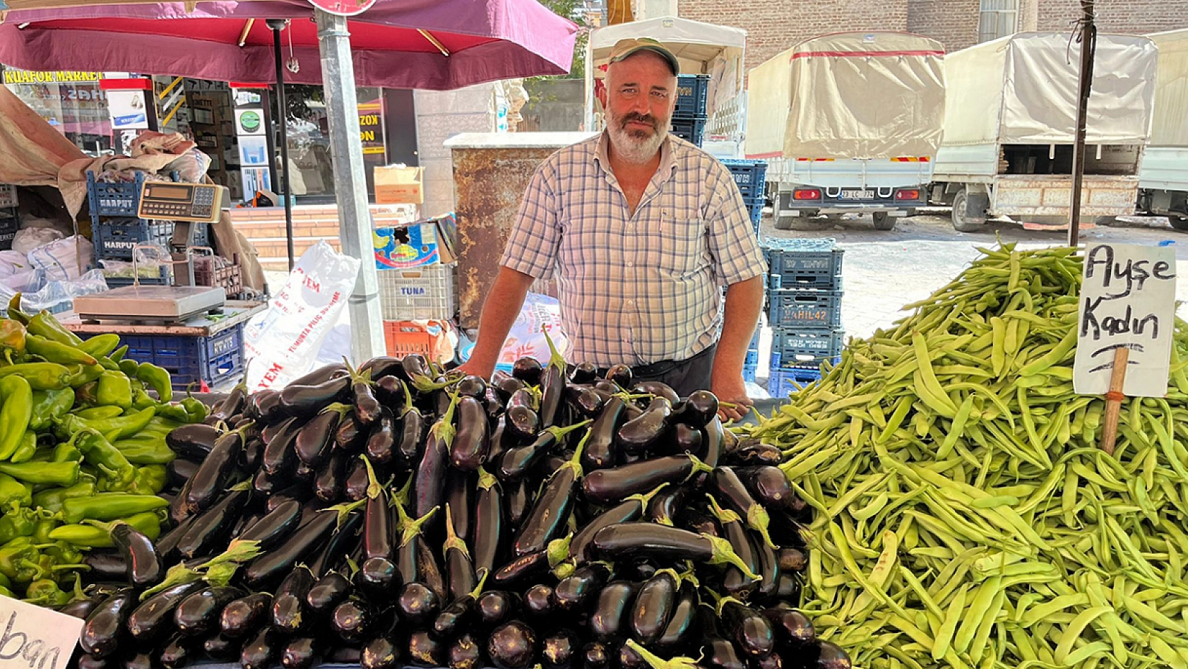 Elazığ'ın pazartesi pazarında güncel sebze-meyve fiyatları