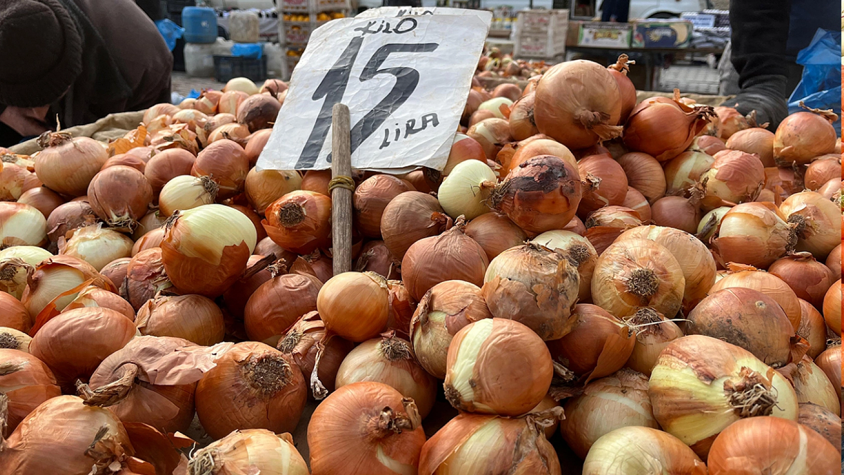 Elazığ semt pazarında güncel meyve ve sebze fiyatları