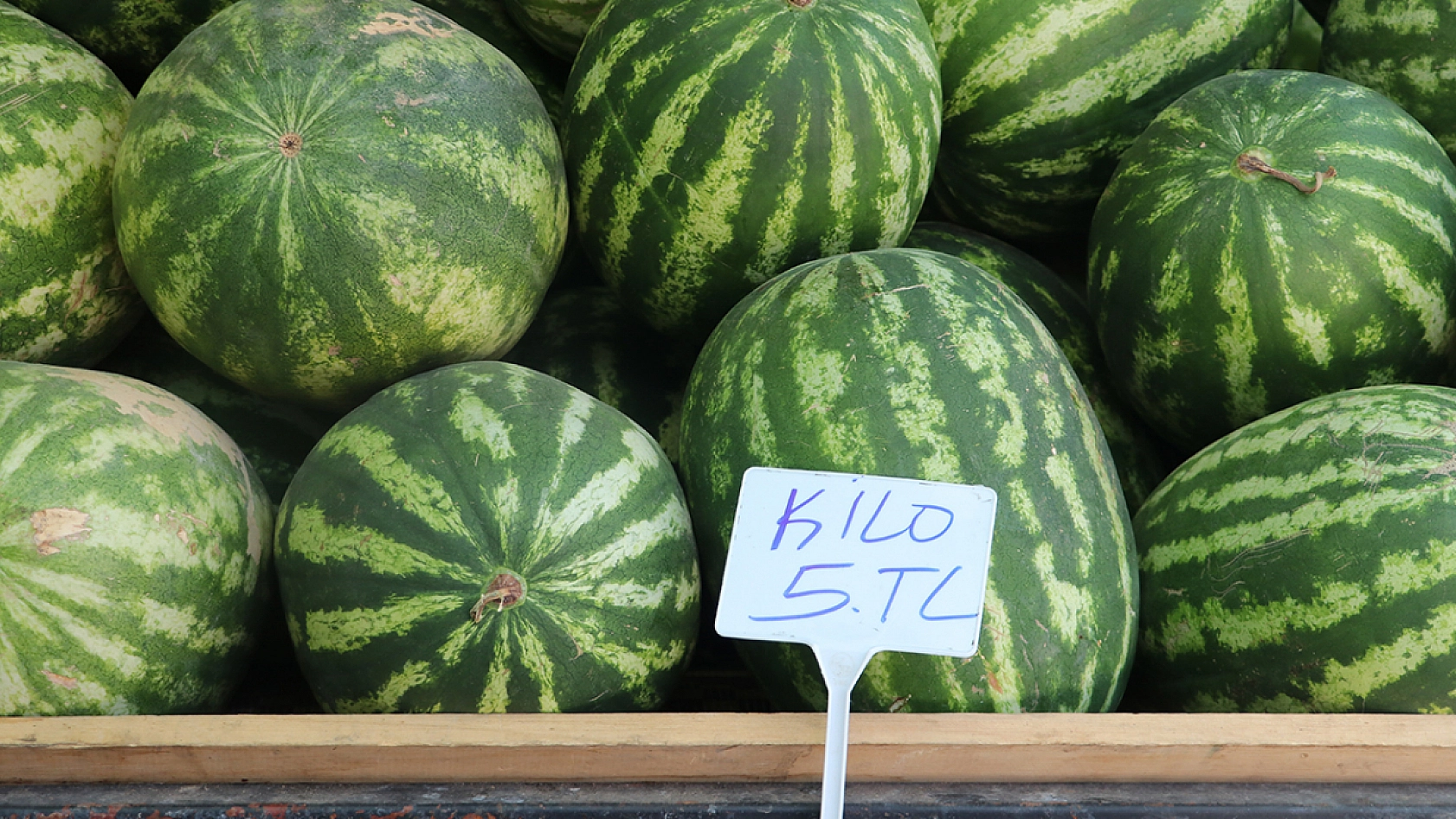 Ürünler neredeyse bedava, pazarda müşteri yok